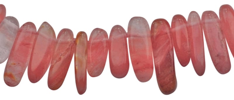 Detail van rode edelstenen set met edelstenen ketting + edelstenen armband met kersenkwarts | Cherry