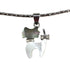 Detail van parelmoeren ketting met hanger in de vorm van een kat met stras steentjes | Shell Cat Spang