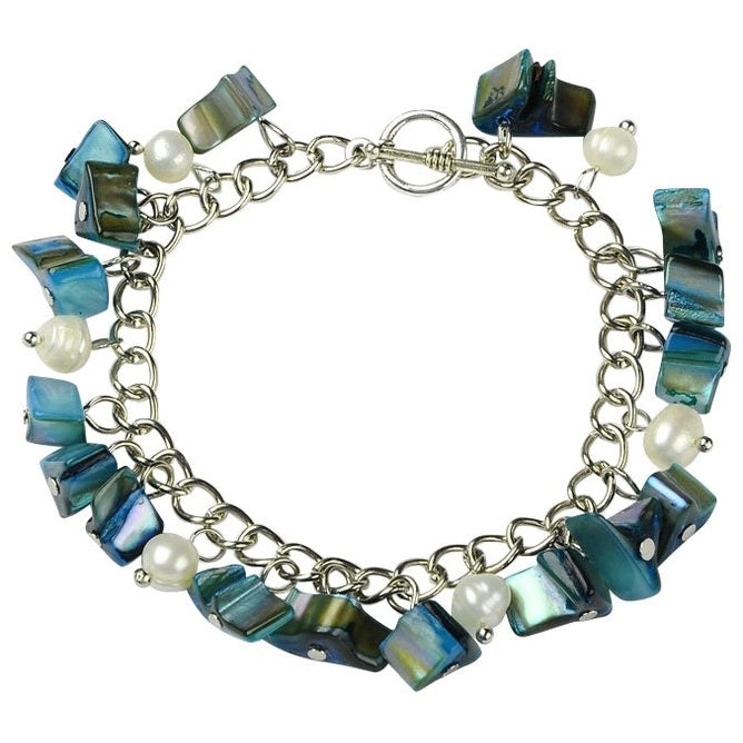 Zoetwater parel bedel armband met witte parels en blauw parelmoer | Pearl Petrol Shell Chip