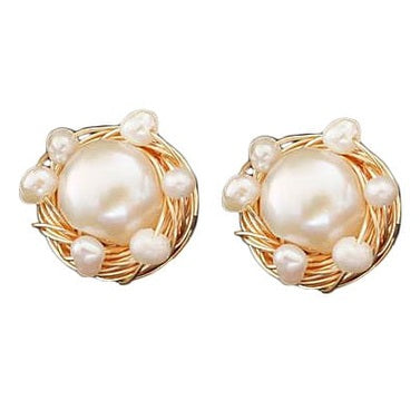 Grote zoetwater parel oorknoppen met witte parels en gouddraad | Gwyneth Stud