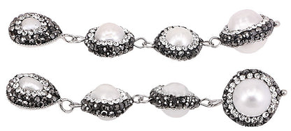Lange witte zoetwater parel oorbellen met stras steentjes ligggend | Bright Four Pearls