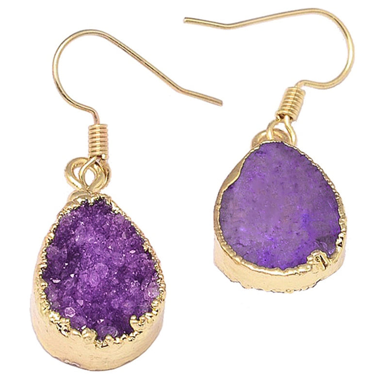 Paarse edelstenen oorbellen met kristallen en goud edelstaal, achterzijde | Golden Druzy Violet