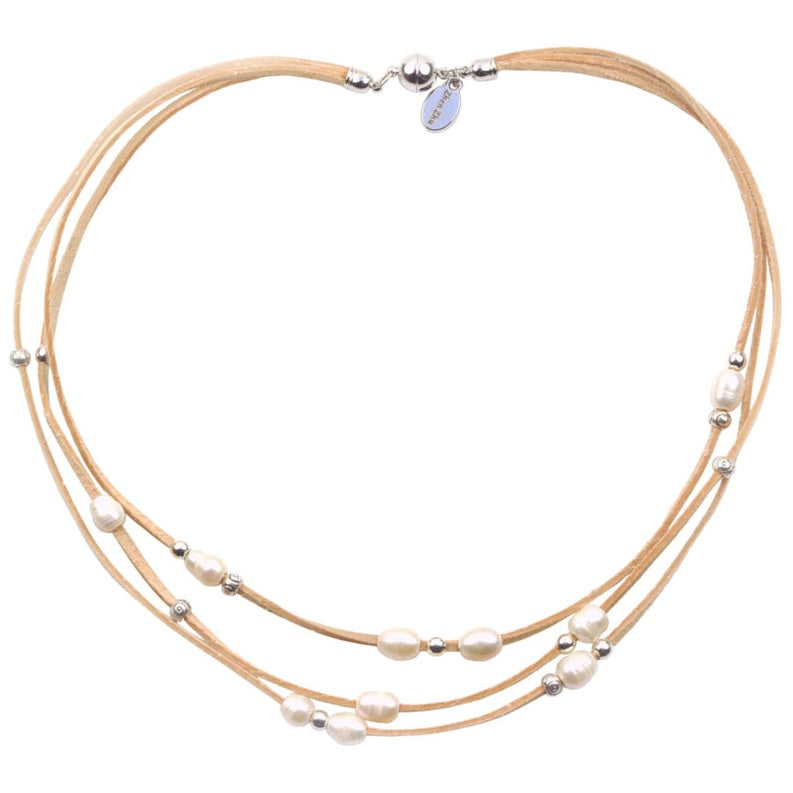 Witte zoetwater parelketting met crème suede en magneetslot | set Mireille