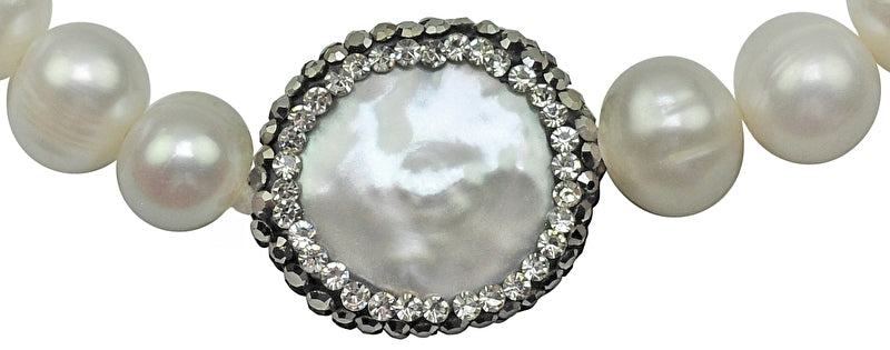 Detail van wit zoetwater parel armband met stras steentjes, elastisch | Bling Coin Pearl