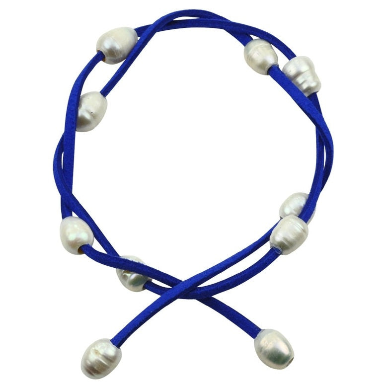 Wit zoetwater parel armband met blauw suede | Wrap Suède Blue Pearl