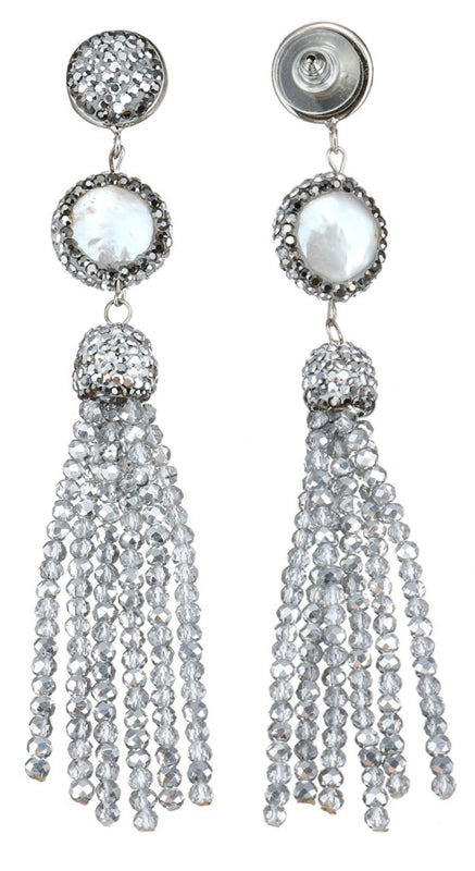 Lange witte zoetwater parel oorbellen met zilveren kristallen kwastje achterzijde | Bright Coin Pearl Silver Crystal Tassel