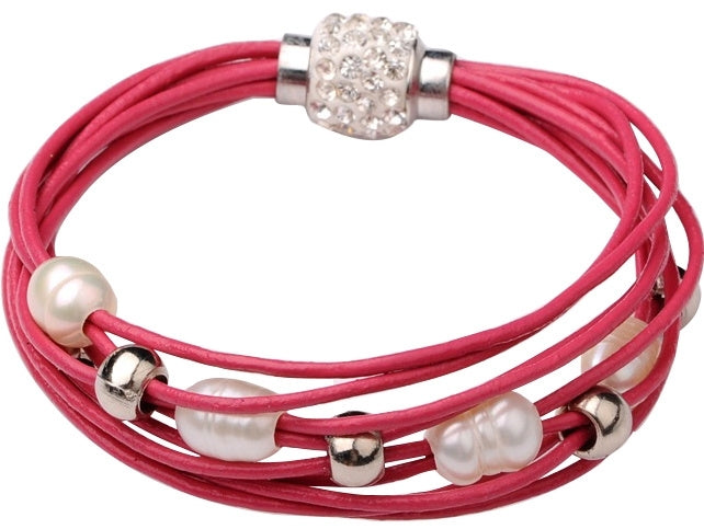 Wit zoetwater parel armband met rood leer, magneetslot en stras steentjes | Bling Pearl Red