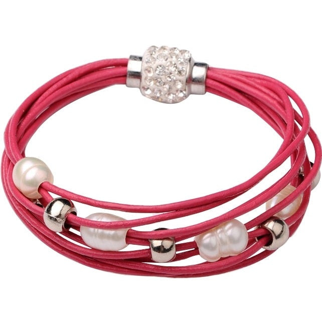 Wit zoetwater parel armband met rood leer, magneetslot en stras steentjes | Bling Pearl Red
