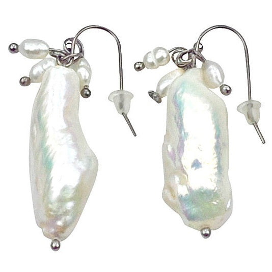 Witte zoetwater parel oorbellen met witte biwa parel met sterling zilver (925) | Biwa Bold