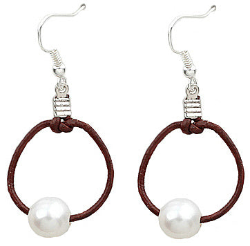 Zoetwater parel oorbellen met bruin leer en sterling zilver (925) | Brown Leather Pearl