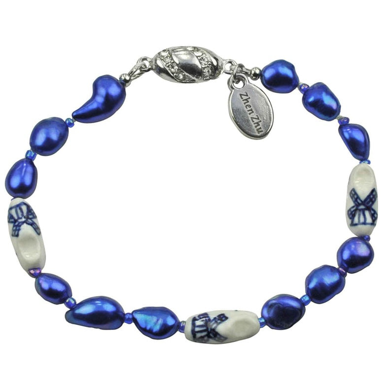 Blauw zoetwater parel armband met Delfts blauw klompjes en magneetsluiting | Hollands Glorie Klomp Blauw
