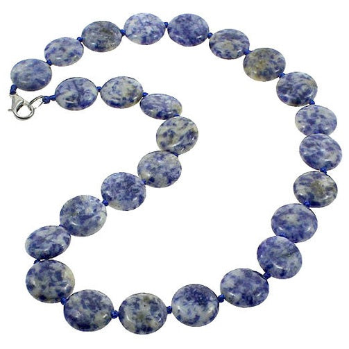 Blauwe handgeknoopte edelstenen ketting met blue spot jaspis stenen | Blue Spot Coin