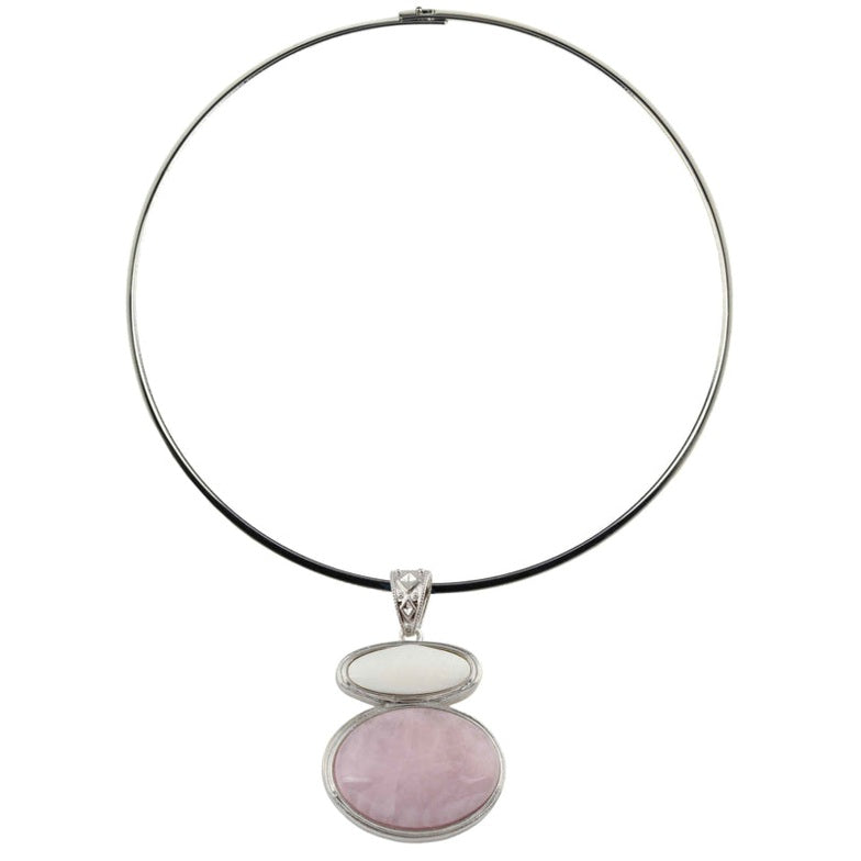 Roze edelstenen ketting met rozenkwarts en wit parelmoeren hanger | Rosé Quartz & White Shell