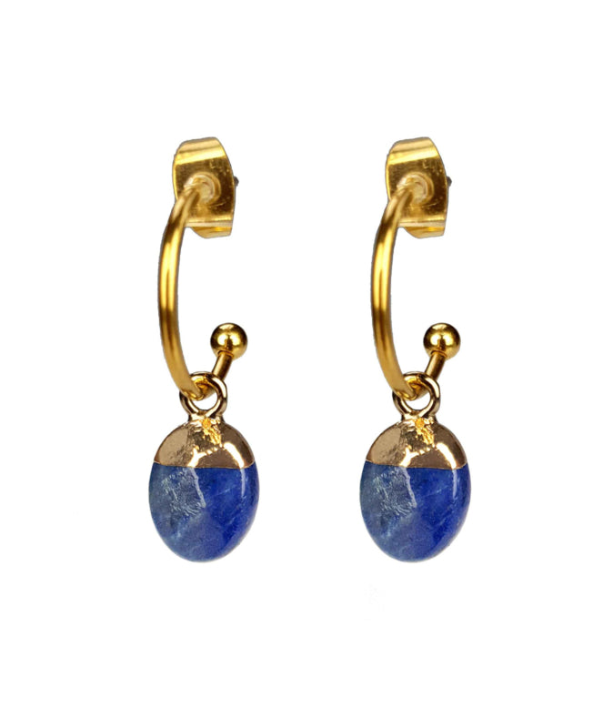 Blauwe edelstenen oorbellen met goud edelstaal en lapis lazuli vooraanzicht| Golden Hope 15 mm Lapis Lazuli