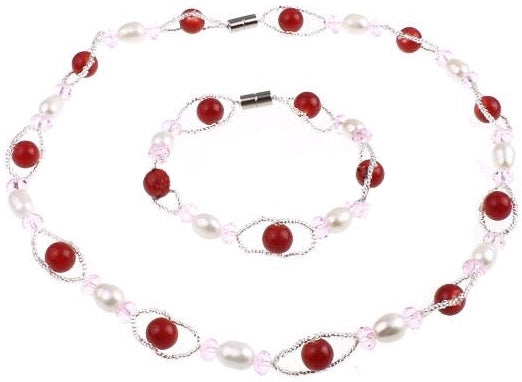 Zoetwater parel set bestaat uit een parelketting en een parel armband met witte parels, rode en roze glaskralen en magneetslotje | set Recio