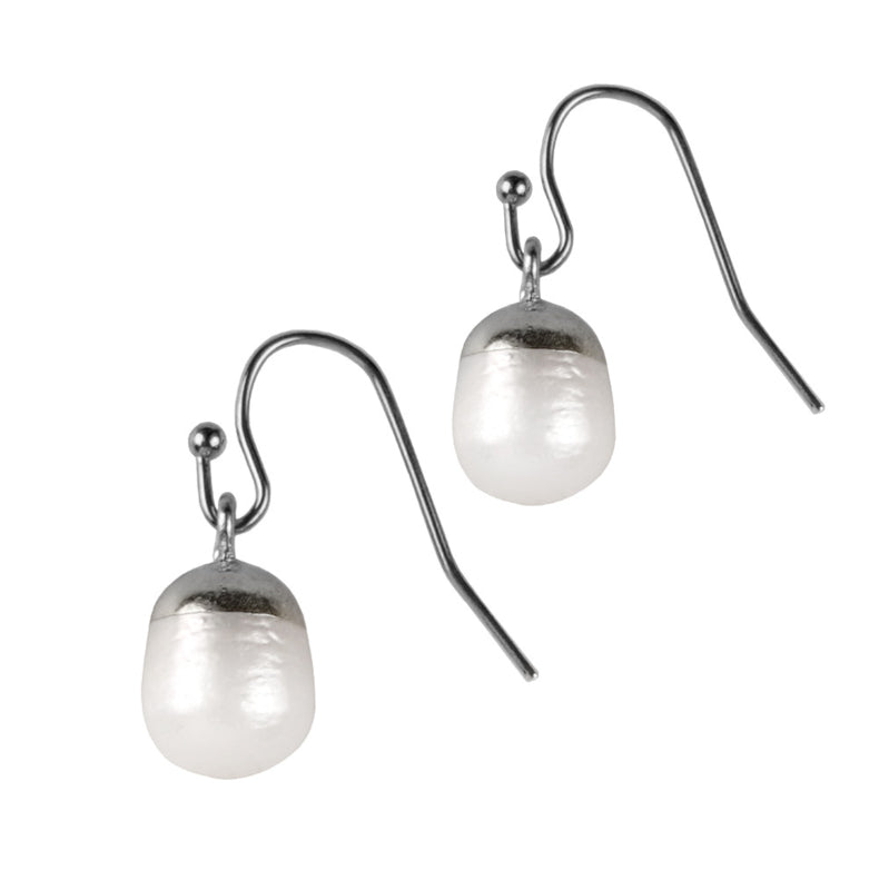 Witte zoetwater parel oorbellen met zilver edelstaal en parel hanger zijaanzicht | set Silver Dip White Pearl