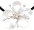 Detail van zoetwater parelketting met witte parels en parelmoer in bloem vorm | Big Flower Pearl