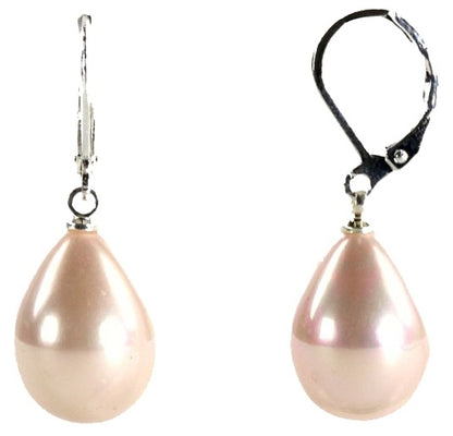 Mother of pearl parel oorbellen met zalm kleurige parel en zilver edelstaal | Polly