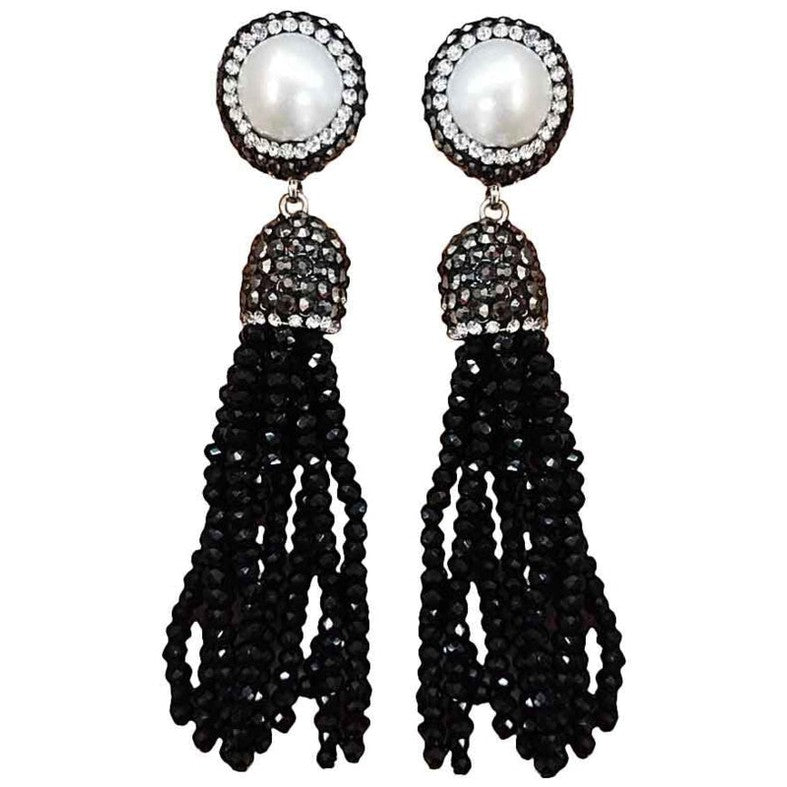 Lange zoetwater parel oorbellen met witte parel en zwart kristallen kwastje | Bright Pearl Black Crystal Tassel