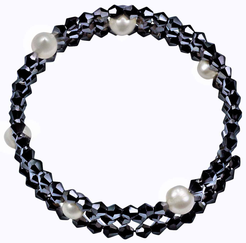 Wit zoetwater parel wikkelarmband met zwart hematiet kleurige stras steentjes, bovenaanzicht | Pearl W Metalic Hematite