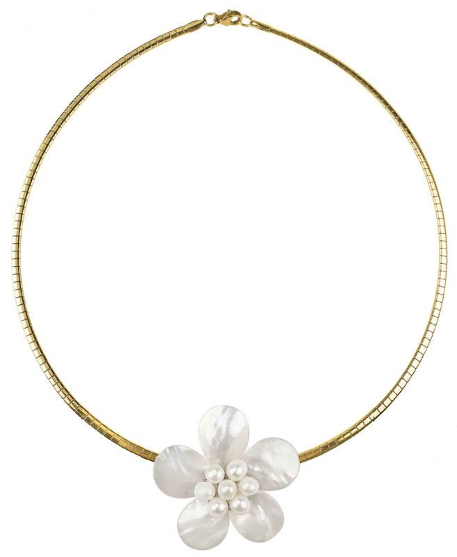 Zoetwater parelketting met witte parels, wit parelmoer in de vorm van een bloem en goud edelstaal | Fleury W Gold