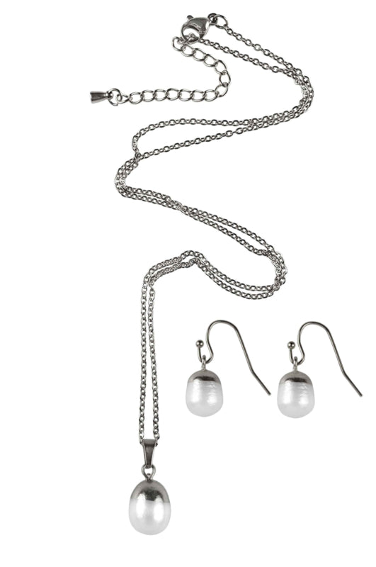 Witte zoetwater parel set bestaande uit een parelketting en parel oorbellen met zilver edelstaal en parel hanger | set Silver Dip White Pearl