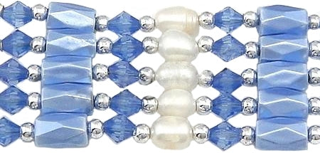 Detail van wit zoetwater parel armband met blauwe magnetiet stenen | Wrap Magnetite Blue Pearl