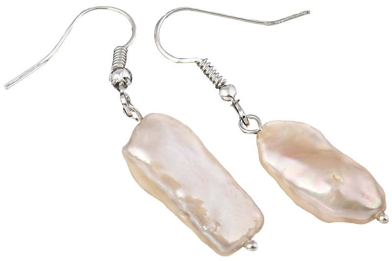 Zoetwater parel oorbellen met zalm kleurige rechthoekige parel en sterling zilver (925) liggend | Pearl Rectangle Peach