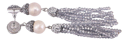 Lange zoetwater parel oorbellen met zilver kristallen kwastje en witte parel liggend | Bright Big Pearl Silver Crystal Tassel