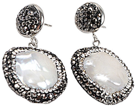 Witte zoetwater parel oorbellen met grote witte coin parel en stras steentjes | Bling Coin Pearl