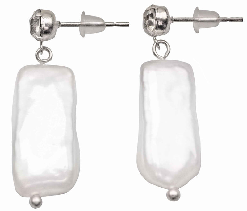 Witte zoetwater parel oorbellen met rechthoekige witte parel en stras steentje, zijaanzicht | Bling Pearl Rectangle White