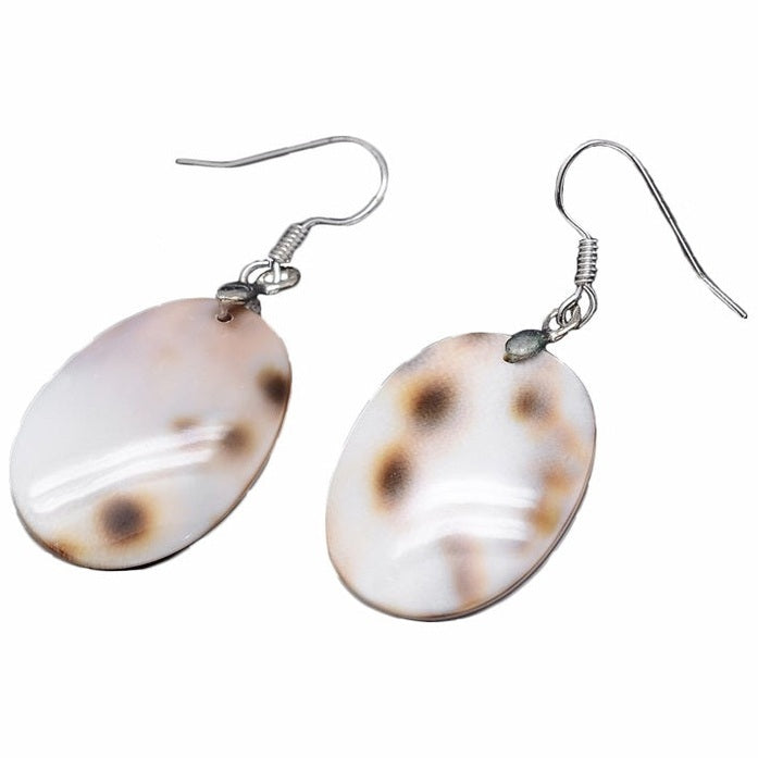 Witte ovale schelpen oorbellen met sterling zilver (925) | Panther Oval