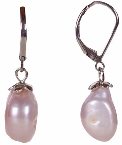 Roze zoetwater parel oorbellen met sterling zilveren (925) oorbelhaakje zij- en vooraanzicht
