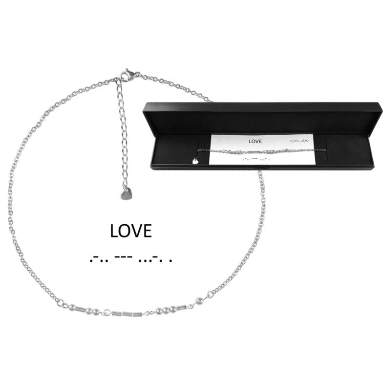 Zilveren edelstenen ketting met zilver edelstaal en hematiet stenen die het woord LOVE in morse code weer geeft in sieraden doosje | Morse Code Love Silver Hematite