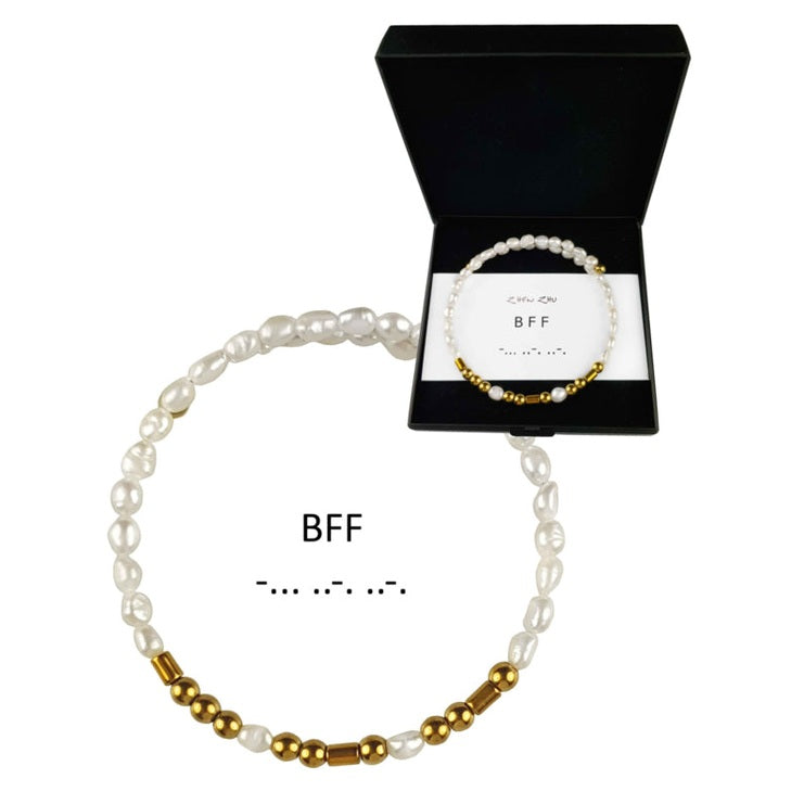 Wit zoetwater parel wikkelarmband met edelsteen goud hematiet in geschenkverpakking | Cadeau set zoetwater parel armband Morse Code BFF Pearl Gold