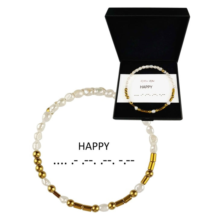 Wit zoetwater parel wikkelarmband met verbogen boodschap HAPPY in morse code in gouden edelstenen met geschenkverpakking | Cadeau set zoetwater parel armband Morse Code Happy Pearl Gold