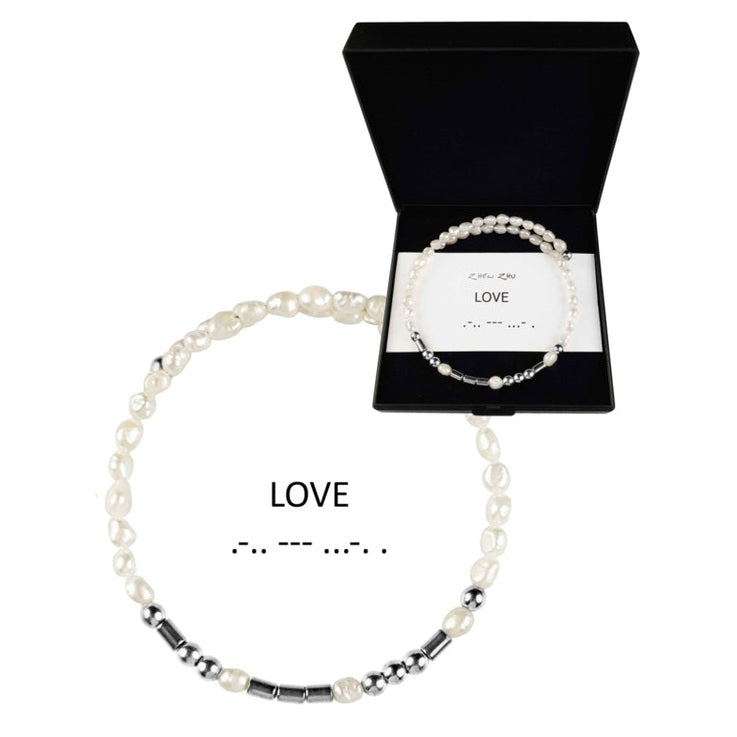 Wit zoetwater parel wikkelarmband met verborgen boodschap in Morse code met edelsteen zilver hematiet in geschenkverpakking | Cadeau set zoetwater parel armband Morse Code LOVE Pearl Silver