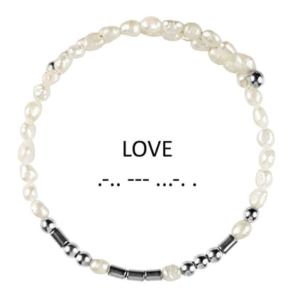Wit zoetwater parel wikkelarmband met verborgen boodschap in Morse code met edelsteen zilver hematiet | Cadeau set zoetwater parel armband Morse Code LOVE Pearl Silver