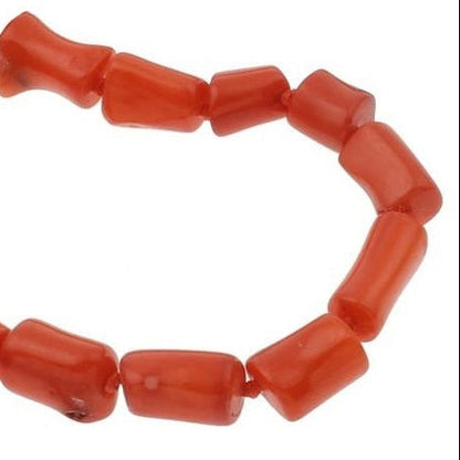 Detail van rood koralen ketting met sterling zilveren slotje | Coral Snake