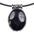 Detail van zwart blauwe edelstenen ketting met ovale goudsteen hanger | Blue Goldstone Oval