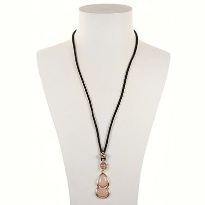 Roze edelstenen ketting met rozenkwarts en rosé goud op buste | Rosé Quartz Gold