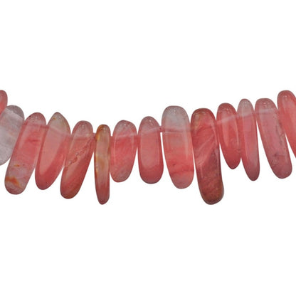 Detail van rode edelstenen armband met kersenkwarts | Cherry