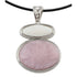 Detail van roze edelstenen ketting met rozenkwarts en wit parelmoeren hanger | Rosé Quartz & White Shell