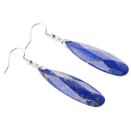 Lange blauwe edelstenen oorbellen met lapis lazuli en sterling zilver (925) liggend | Big Drop Lapis Lazuli