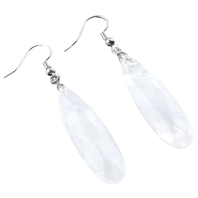 Lange witte edelstenen oorbellen met bergkristal en sterling zilver (925) liggend | Big Long Drop White Crystal