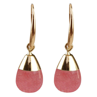 Rode edelstenen oorbellen met kersenkwarts en goud vooraanzicht | Gold Dip Cherry Quartz