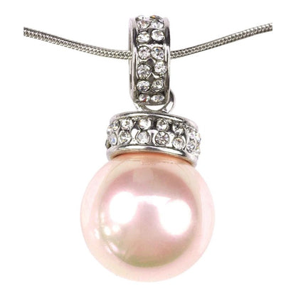 Detail van mother of pearl parelketting met zalm kleurige parel en stras steentjes | Zalamie