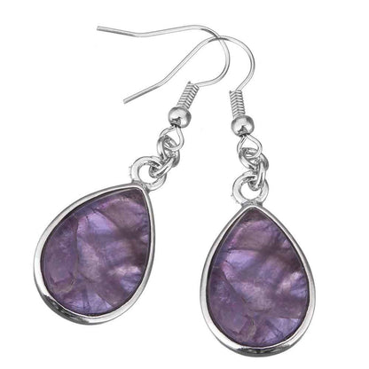 Paarse edelstenen oorbellen met amethist in druppel vorm en sterling zilver (925) schuin liggend | Amethyst Teardrop