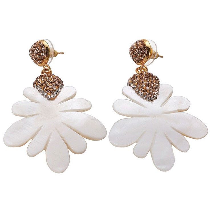 Grote witte parelmoeren bloem oorbellen met stras steentjes in goud kleur | Bright Sunny Flower