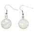 Witte parelmoeren oorbellen met gravering en sterling zilver 925 | White Round Shell